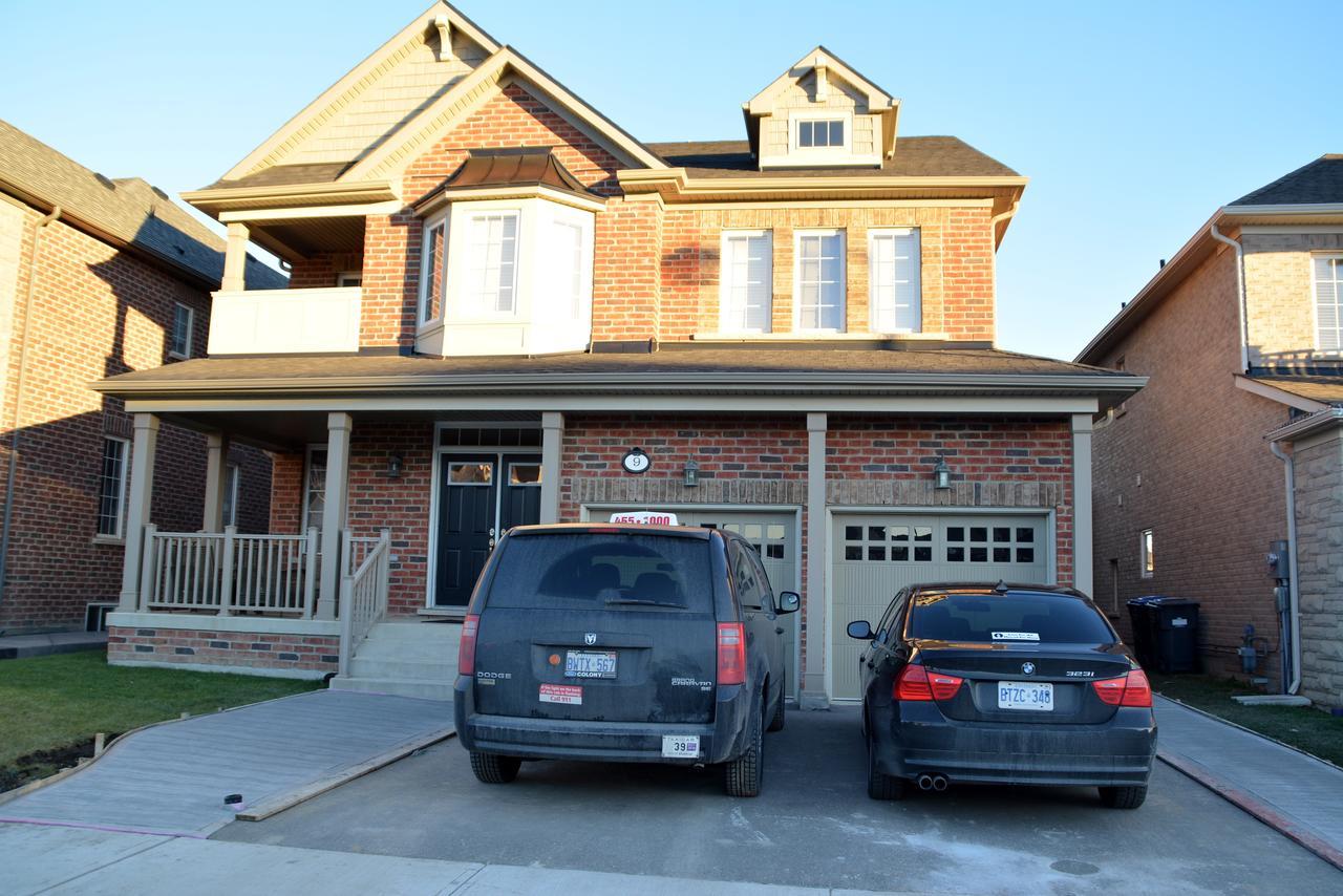 Beautiful And Spacious Basement Apartment Brampton Exteriör bild